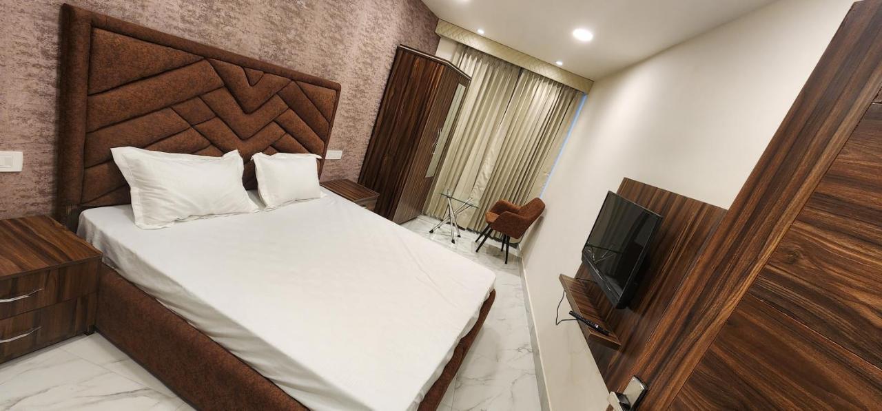 Ovel Hotel Ludhiana Exterior foto