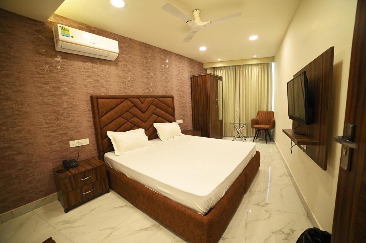 Ovel Hotel Ludhiana Exterior foto