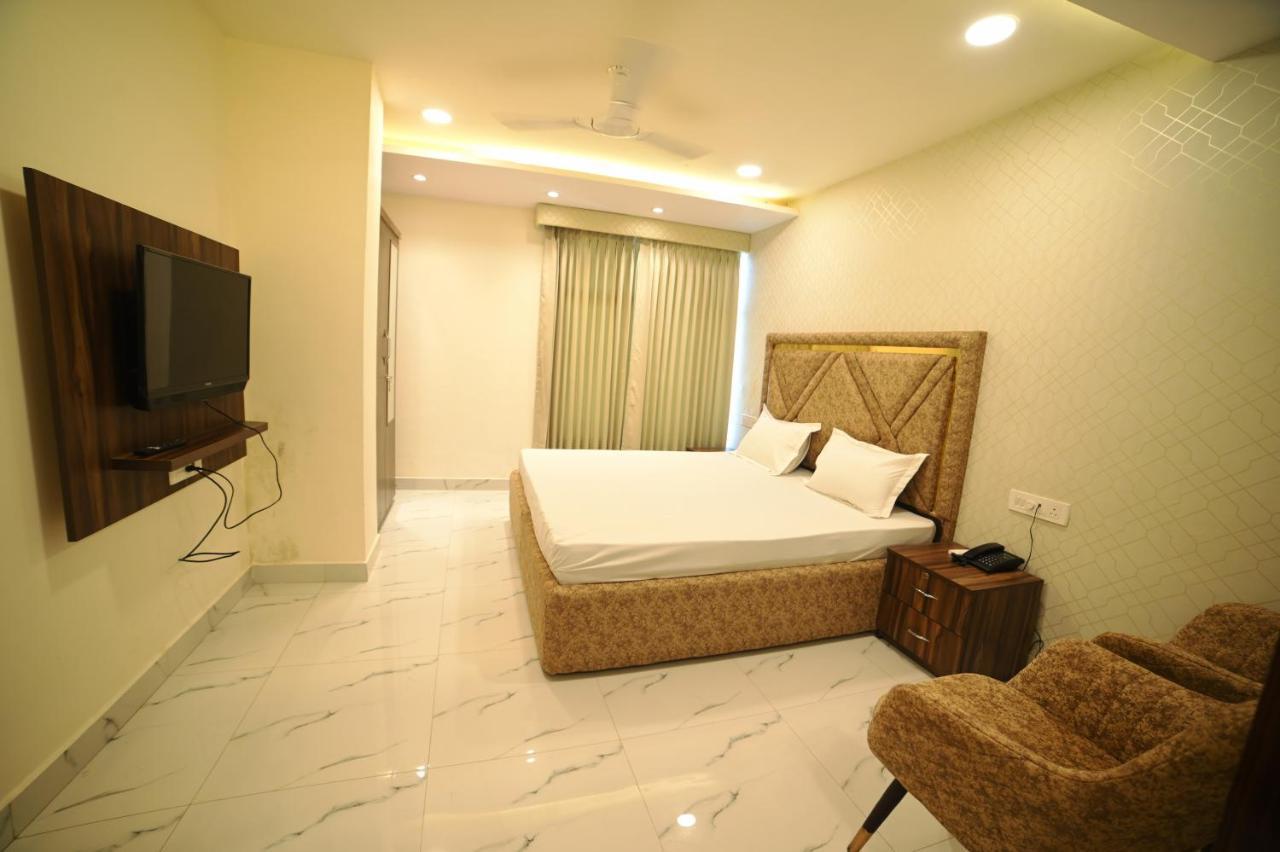 Ovel Hotel Ludhiana Exterior foto